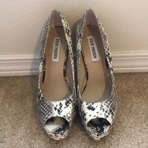 Steve Madden open toe platform